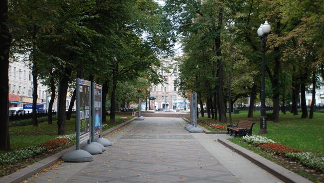 Парк на Никитском бульваре в Москве. Архивное фото