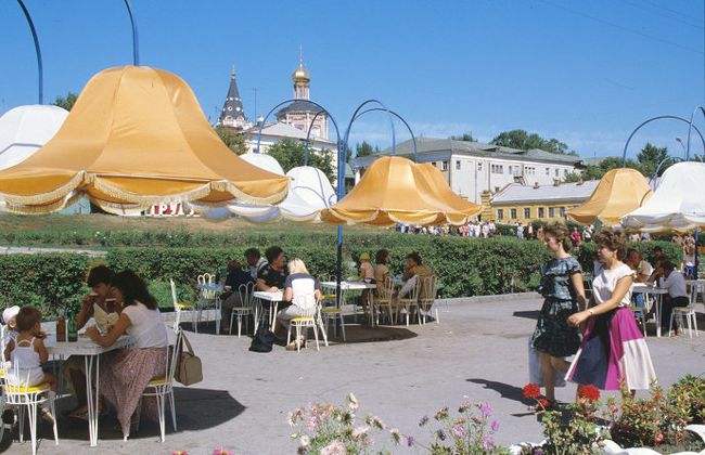 Уличное кафе в городе Саратове
