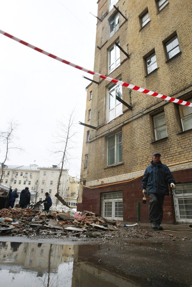 Четыре балкона жилого дома обрушились на северо-востоке Москвы