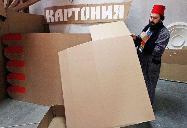 Картонный город