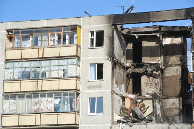 На месте взрыва газа в жилом доме