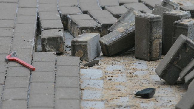 Замена тротуарной плитки Замена тротуарной плитки