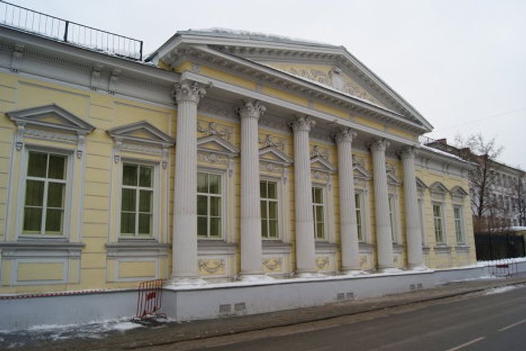 Усадьба А. Щепочкиной - Н. Львова, первая половина XIX века, перестроена в 1884 году. Усадьба А. Щепочкиной - Н. Львова, первая половина XIX века, перестроена в 1884 году.