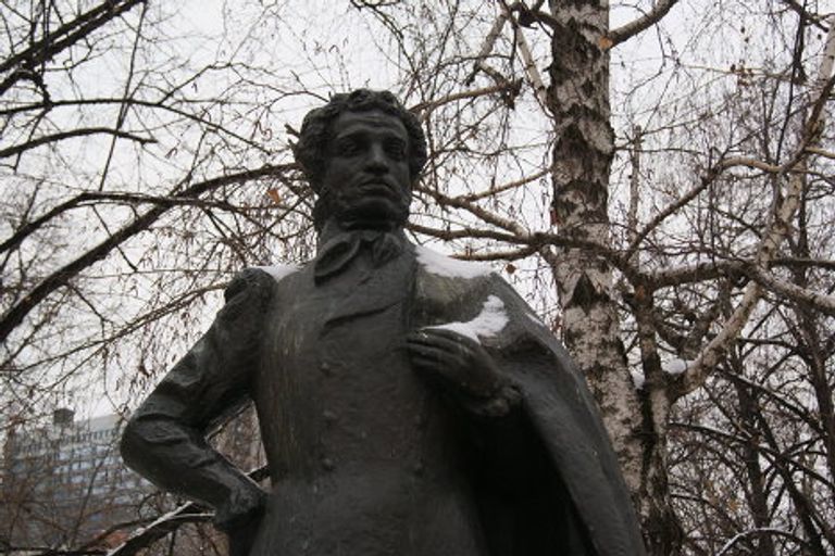 Памятник Пушкину в Пушкинском сквере Памятник Пушкину в Пушкинском сквере