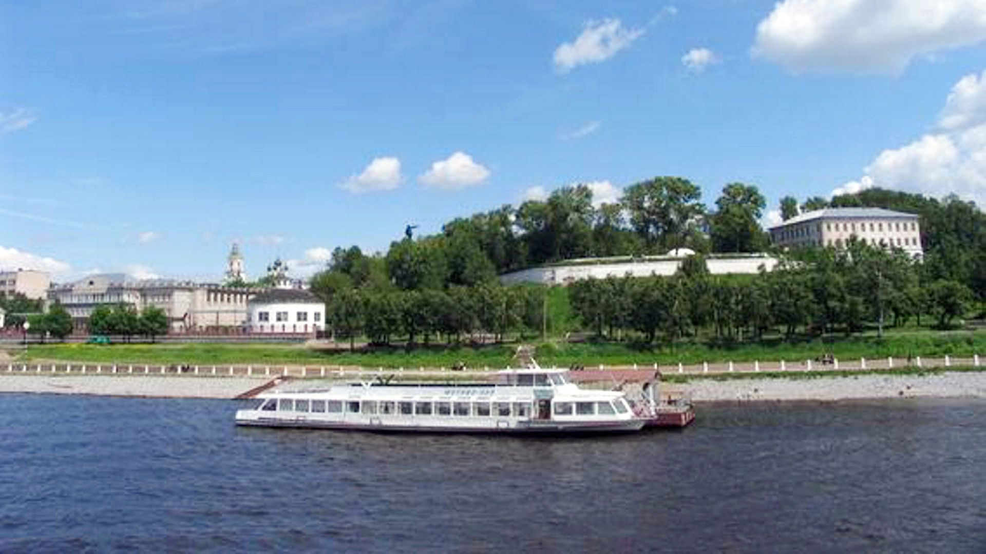 Вид на Кострому с Волги Вид на Кострому с Волги - РИА Новости, 1920, 10.08.2026