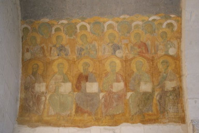 Внутри Дмитриевского собора во Владимире