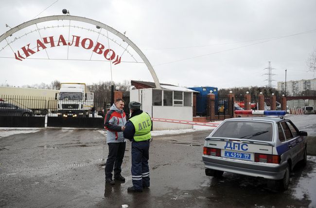 Последствия пожара на Качаловском рынке в Москве