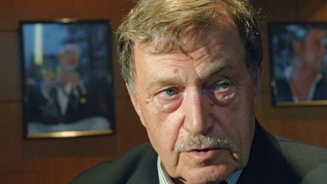 Писатель Василий Аксенов Писатель Василий Аксенов