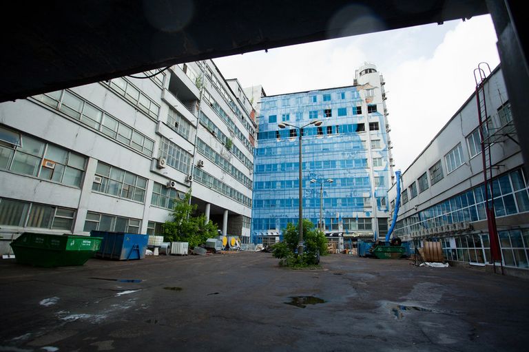 Завод ДУКС на пересечении улицы Правды и 5-й улицы Ямского поля Завод ДУКС на пересечении улицы Правды и 5-й улицы Ямского поля