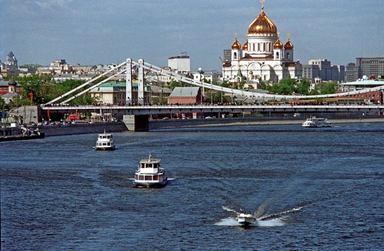 Вид на Крымский мост и Храм Христа Спасителя