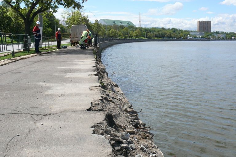 Сотрудники ГБУ Гормост за работой
