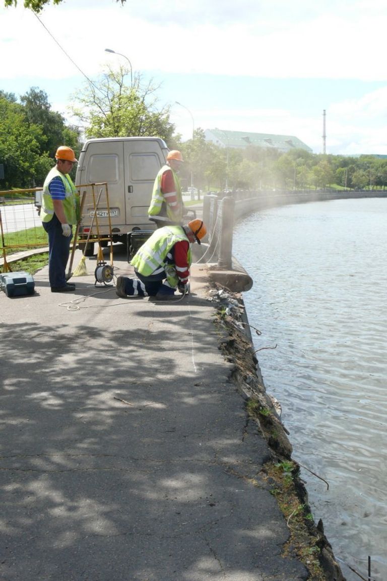 Сотрудники ГБУ Гормост за работой