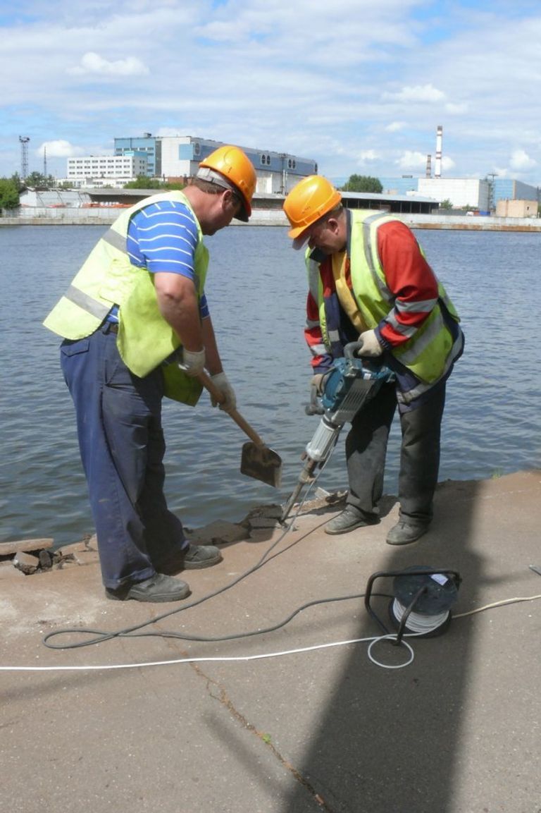 Сотрудники ГБУ Гормост за работой