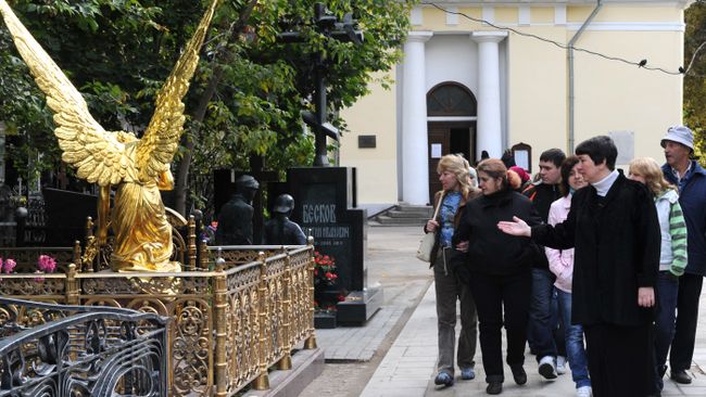 Экскурсия по Ваганьковскому кладбищу