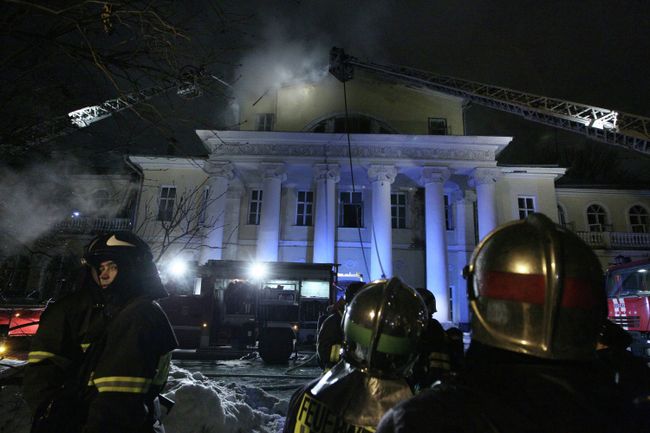 Пожар в Институте химической физики имени Н.Н. Семенова в Москве Пожар в Институте химической физики имени Н.Н. Семенова в Москве