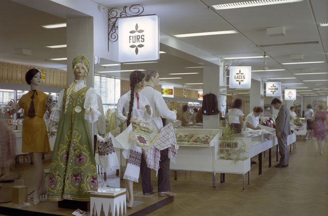 Торговый зал магазина Березка