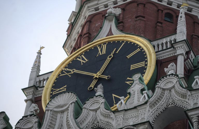 Куранты на Спасской башне Московского Кремля Куранты на Спасской башне Московского Кремля