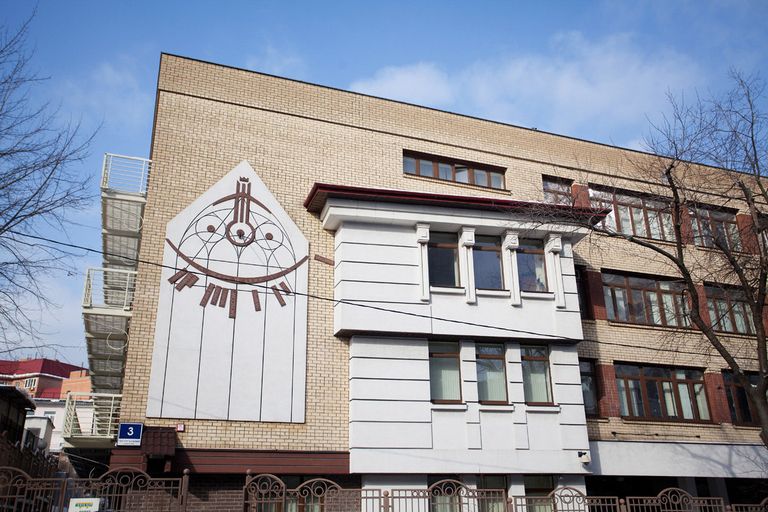 Солнечные часы на здании русско-литовской школы Солнечные часы на здании русско-литовской школы