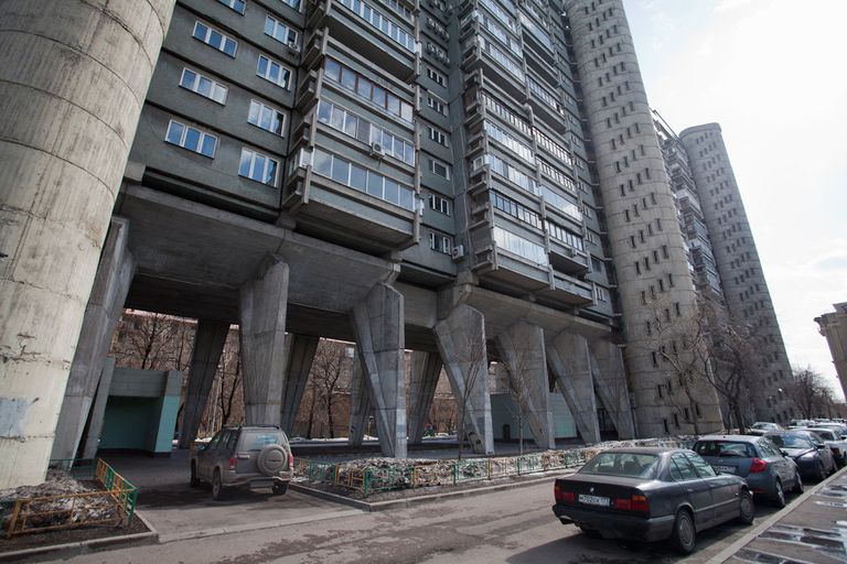 Где и зачем в Москве строили дома на ножках Где и зачем в Москве строили дома на ножках