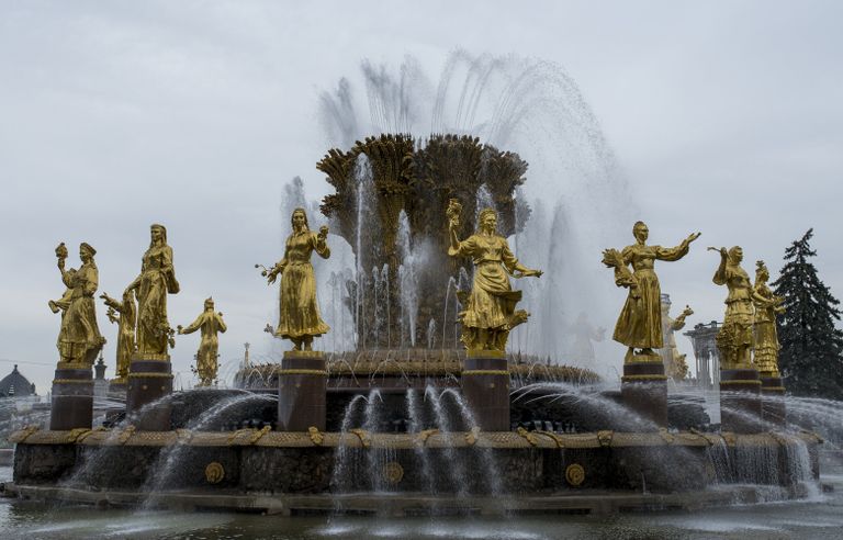 Начало сезона работы московских фонтанов Начало сезона работы московских фонтанов