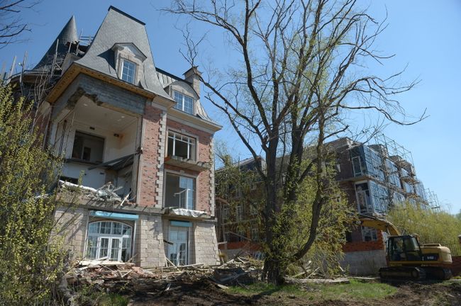 Снос незаконного котеджа на Карамышевской набережной в Москве