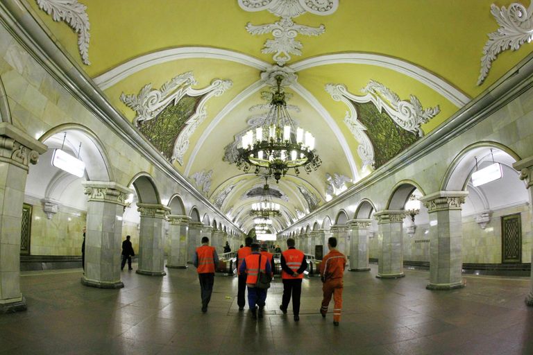 Станция Кольцевой линии Московского метрополитена Комсомольская Станция Кольцевой линии Московского метрополитена Комсомольская