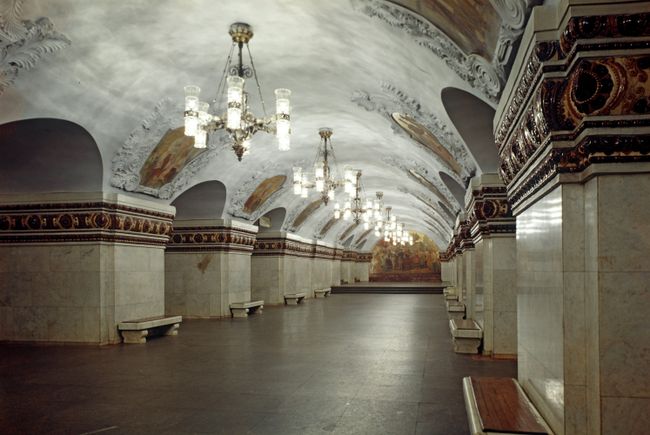 В вестибюле станции метро