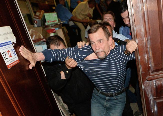 Полиция взяла штурмом офис движения За права человека в Москве