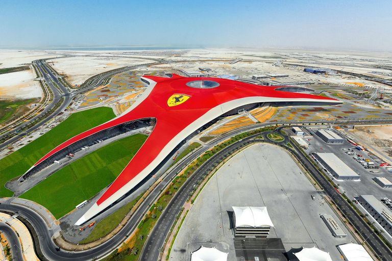 Парк развлечений Ferrari World в Абу-Даби Парк развлечений Ferrari World в Абу-Даби