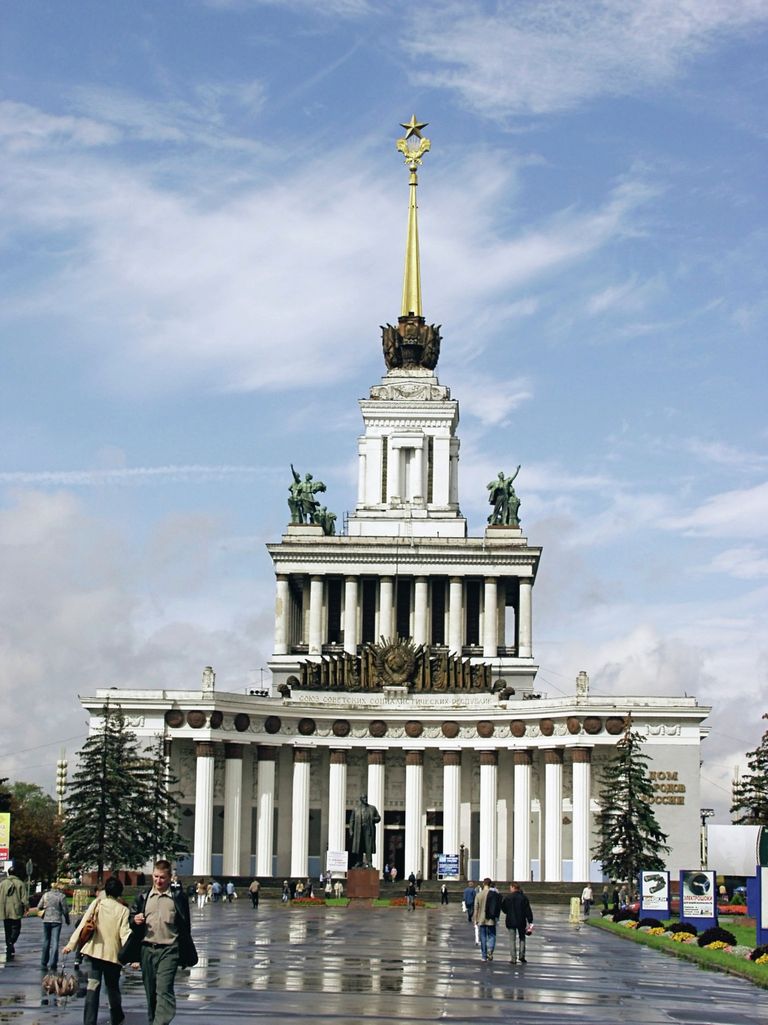 Центральная аллея на ВВЦ