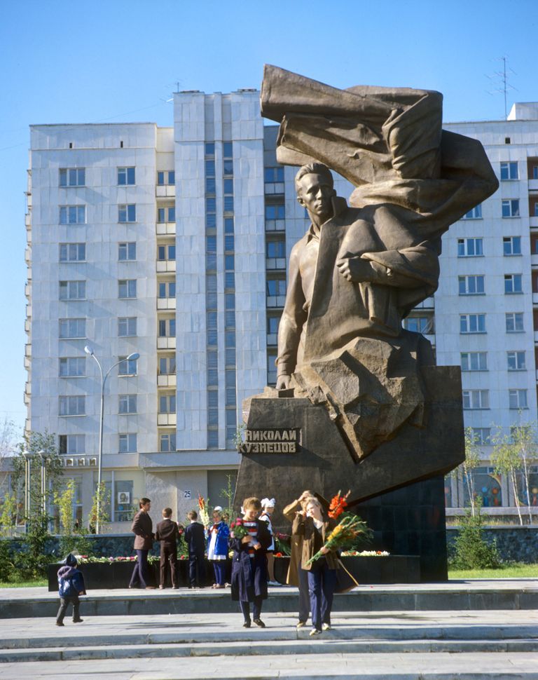 Памятник Николаю Кузнецову