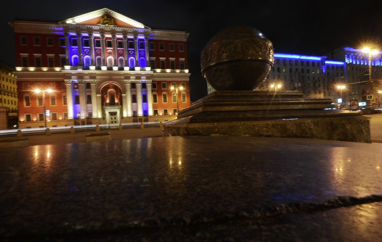 Акция Light It Up Blue в Москве Акция Light It Up Blue в Москве