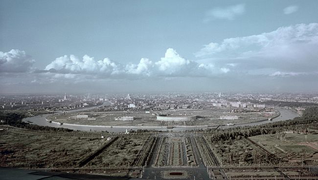 Лужники – район на Юго-западе Москвы Лужники – район на Юго-западе Москвы