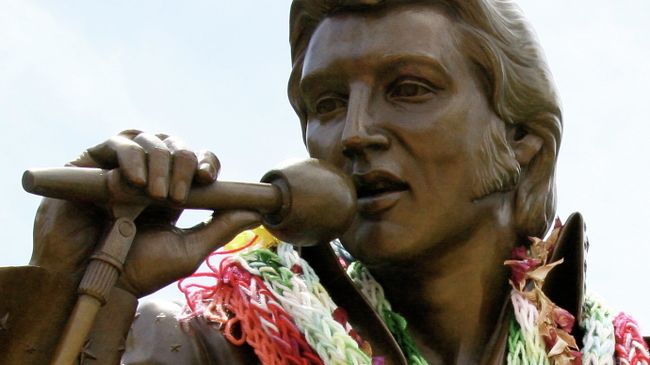 Памятник Элвису Пресли Памятник Элвису Пресли