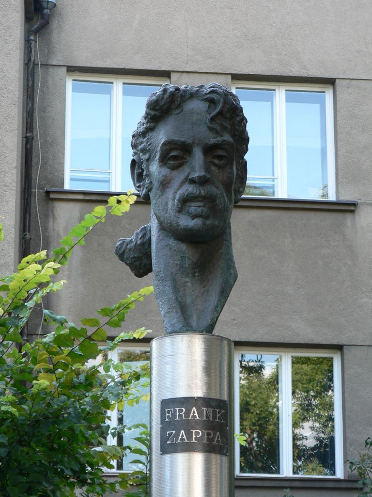 Памятник Фрэнку Заппе Памятник Фрэнку Заппе