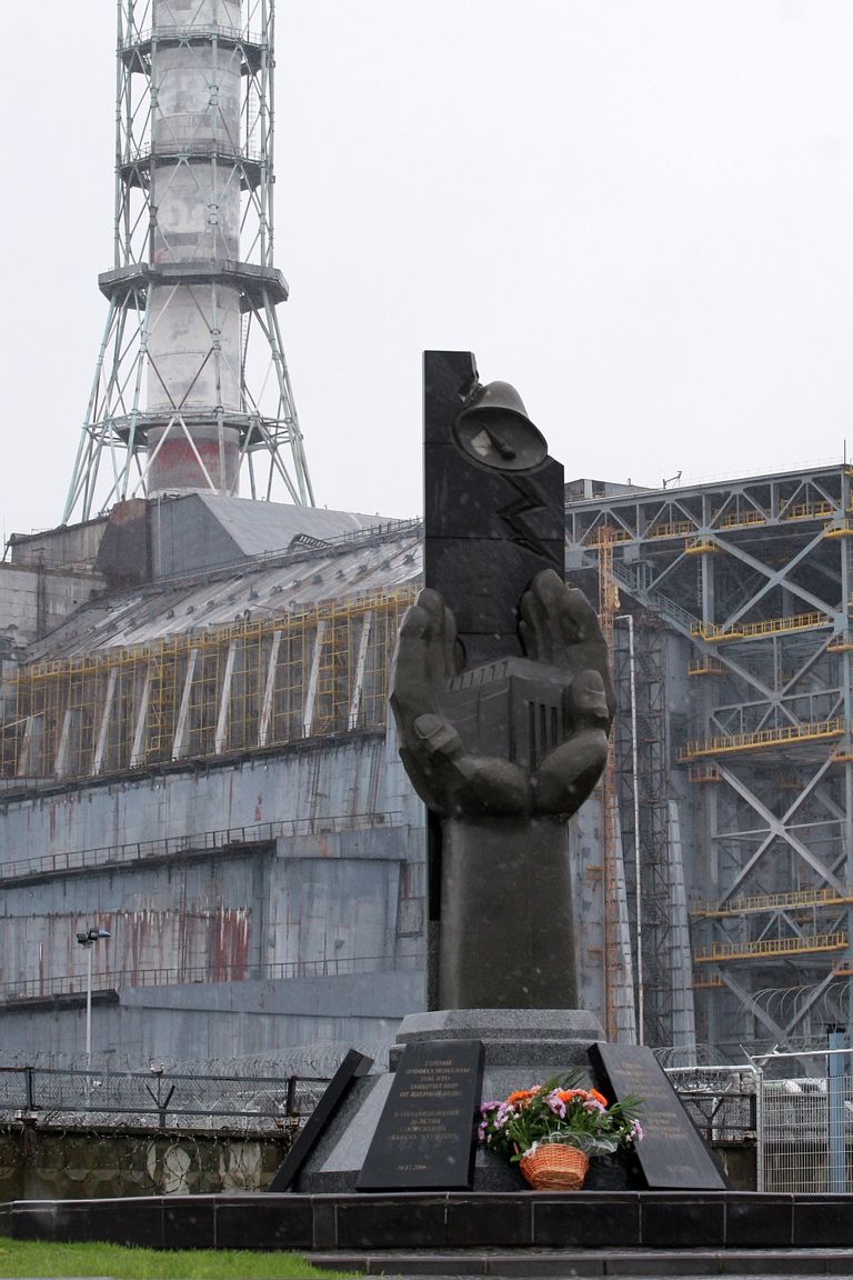 Памятник строителям саркофага Памятник строителям саркофага