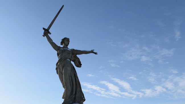 Монумент Родина-Мать на Мамаевом кургане в Волгограде Монумент Родина-Мать на Мамаевом кургане в Волгограде