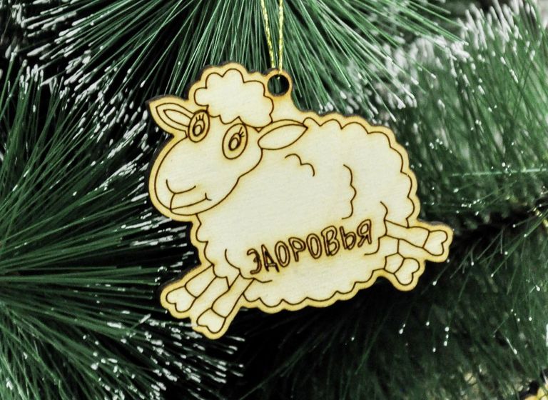 Колючая красота: как эффектно нарядить новогоднюю елку в доме