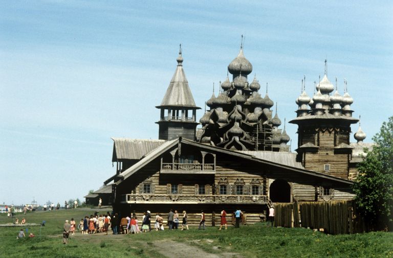 Вид на Преображенскую церковь в Кижах Вид на Преображенскую церковь в Кижах