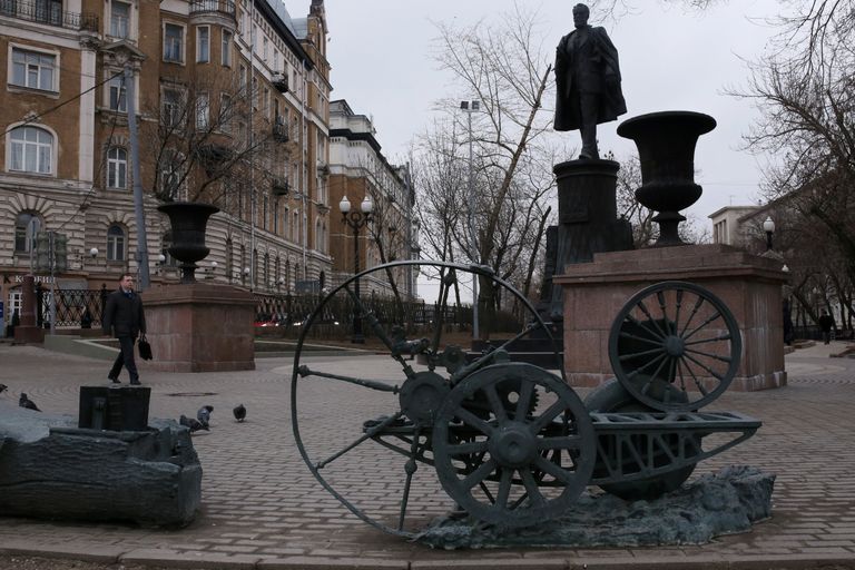 Гранит науки: 7 самых неожиданных памятников, посвященных исследованиям Гранит науки: 7 самых неожиданных памятников, посвященных исследованиям