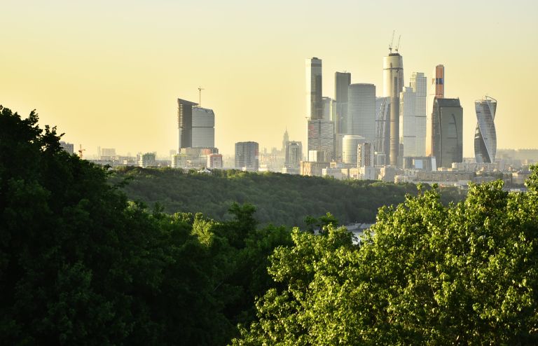 Здание МГУ и Воробьевы горы Здание МГУ и Воробьевы горы
