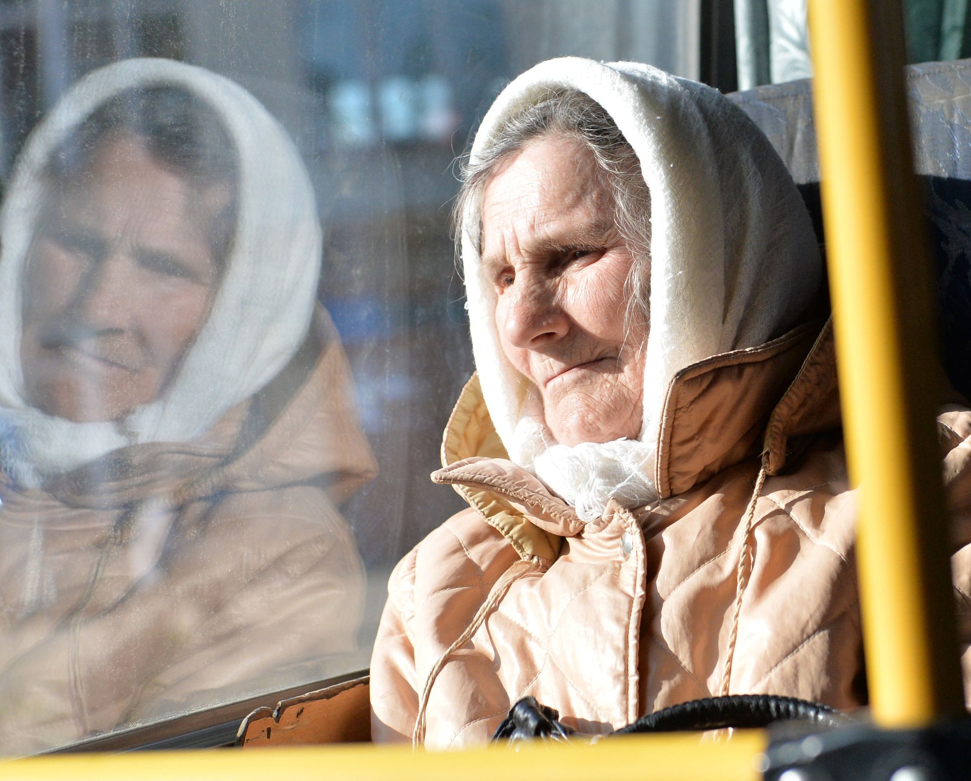 Женщина в салоне рейсового автобуса Женщина в салоне рейсового автобуса - РИА Новости, 1920, 23.12.2022