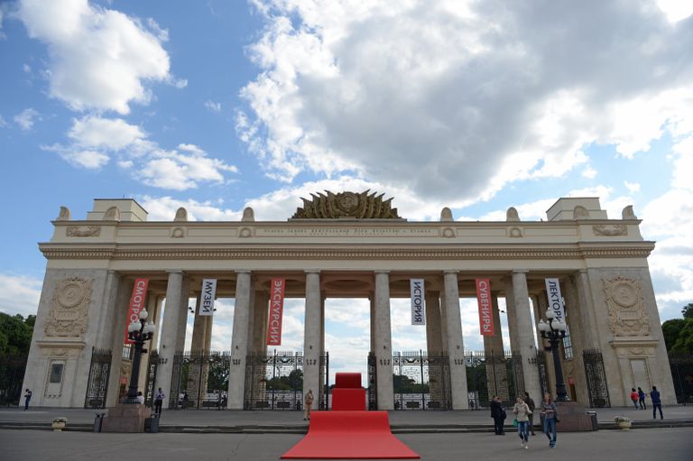 Открытие главного входа парка культуры им.Горького после реставрации Открытие главного входа парка культуры им.Горького после реставрации