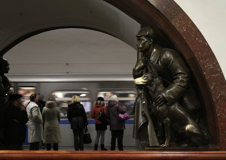 На станции московского метрополитена Площадь Революции На станции московского метрополитена Площадь Революции