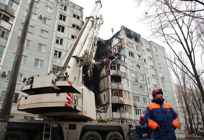 Последствия взрыва газа в жилом доме в Волгограде