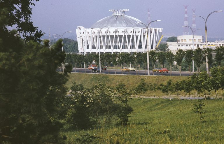 Здание цирка в городе Кишиневе Здание цирка в городе Кишиневе