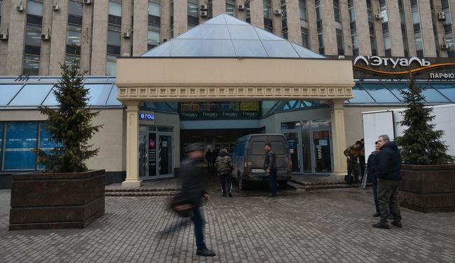 Из ТЦ Пирамида у метро Пушкинская начали вывозить имущество Из ТЦ Пирамида у метро Пушкинская начали вывозить имущество