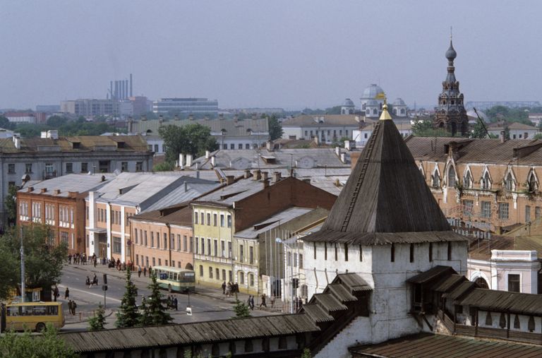 Вид на старую часть города Ярославль со стороны Спасо-Преображенского монастыря Вид на старую часть города Ярославль со стороны Спасо-Преображенского монастыря