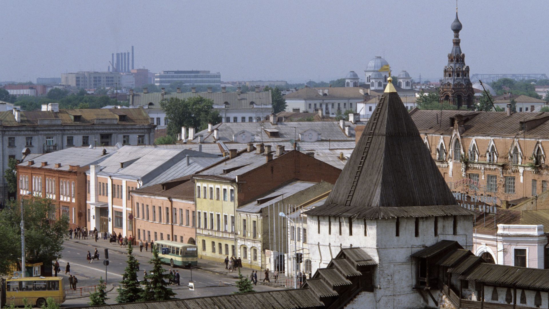 Вид на старую часть города Ярославль со стороны Спасо-Преображенского монастыря Вид на старую часть города Ярославль со стороны Спасо-Преображенского монастыря - РИА Новости, 1920, 20.04.2023