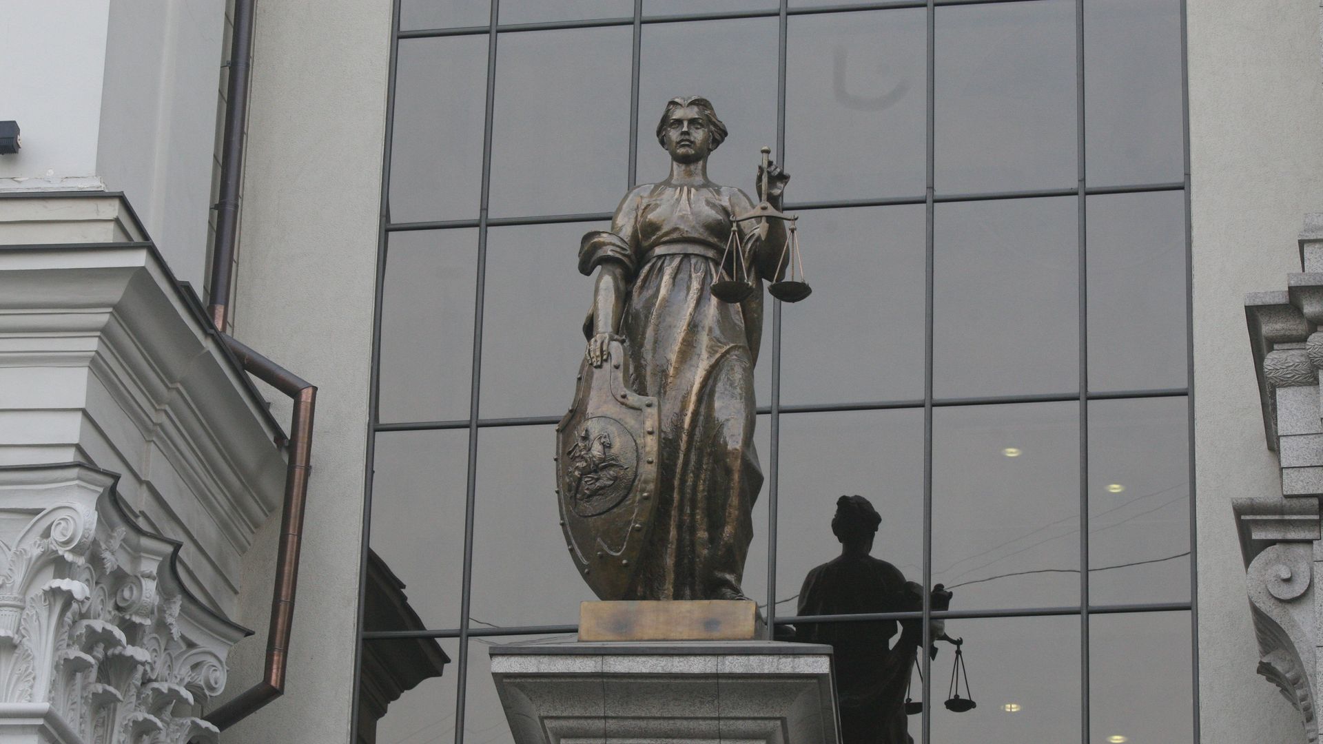 Статуя Фемиды на фасаде здания Верховного суда РФ в Москве - РИА Новости, 1920, 23.12.2025